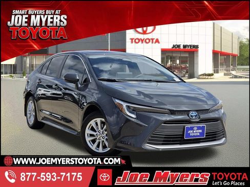 Used 2025 Toyota Corolla XLE FWD image 1