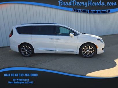 Used 2018 Chrysler Pacifica Limited w/ Tire & Wheel Group