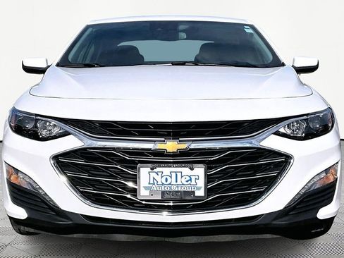Used 2025 Chevrolet Malibu LT image 3
