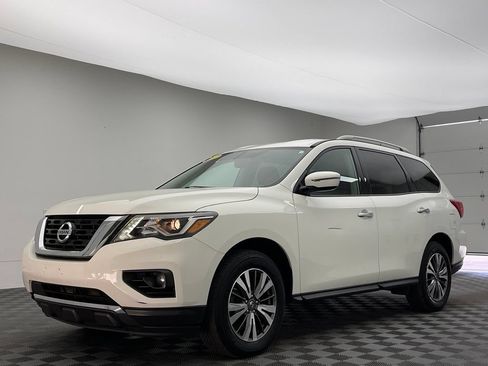 Used 2017 Nissan Pathfinder SV AWD/4WD image 2