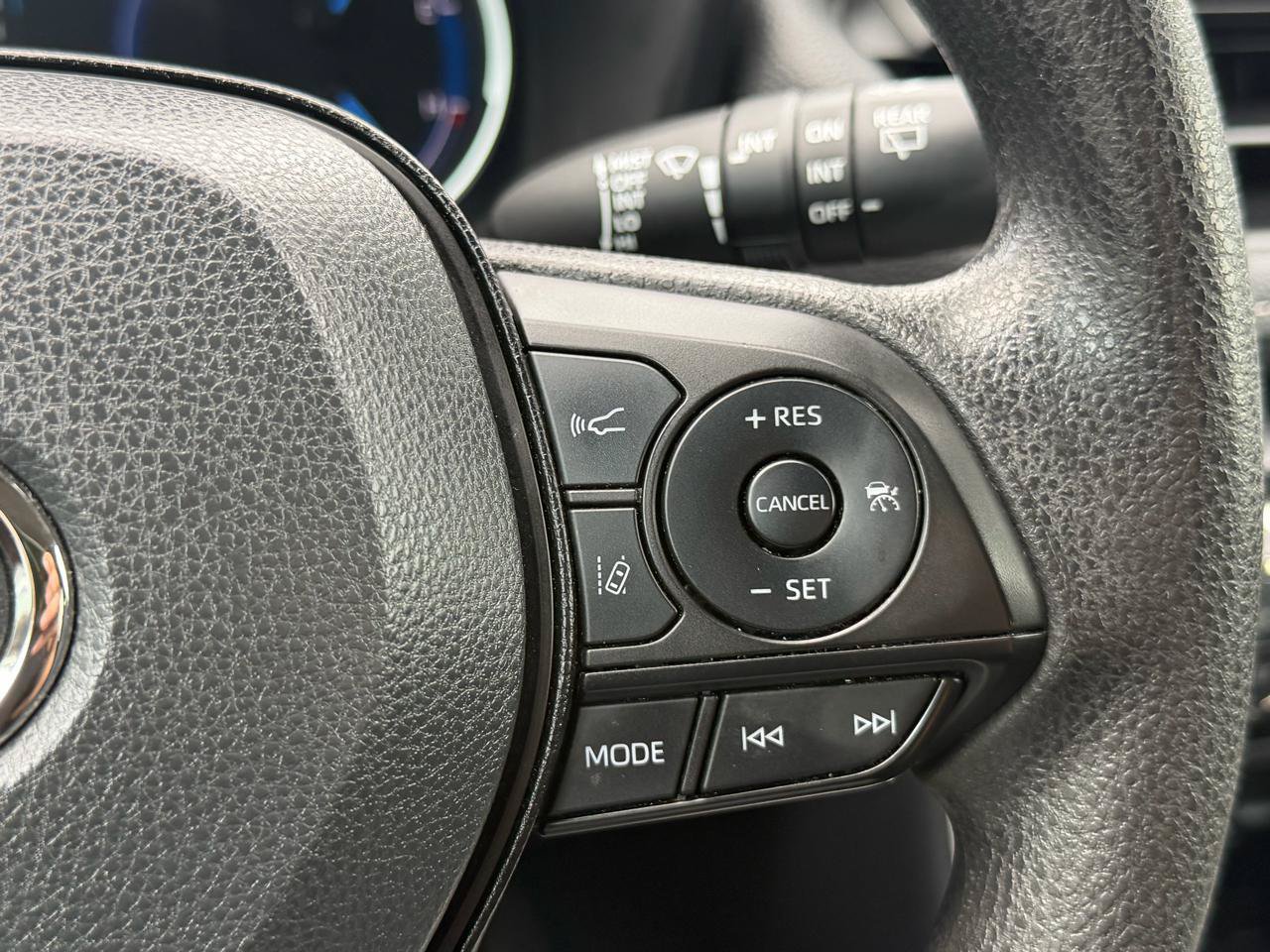 Used 2025 Toyota RAV4 XLE AWD/4WD image 15