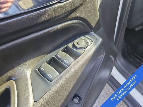 Used 2019 Chevrolet Equinox LT w/ Driver Convenience Package image 12