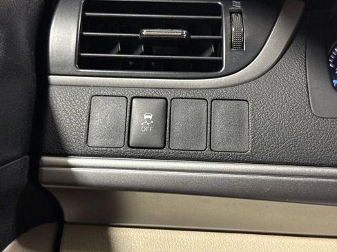 Used 2014 Toyota Camry LE FWD image 18