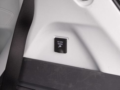 Used 2024 Toyota Sienna XSE image 34