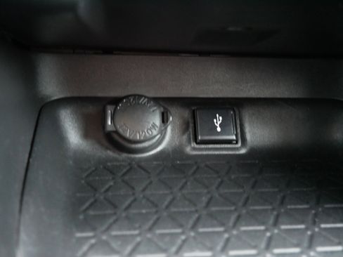 Used 2021 Toyota RAV4 XLE w/ Carpet Mat Package (TMS) image 31