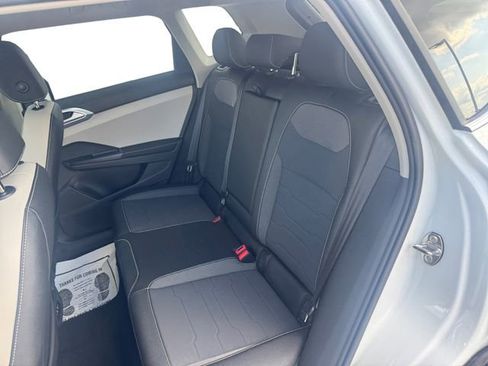 New 2026 Volkswagen Taos SE FWD image 15