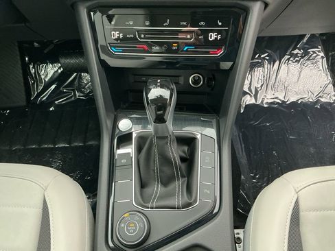 New 2025 Volkswagen Taos SE image 17