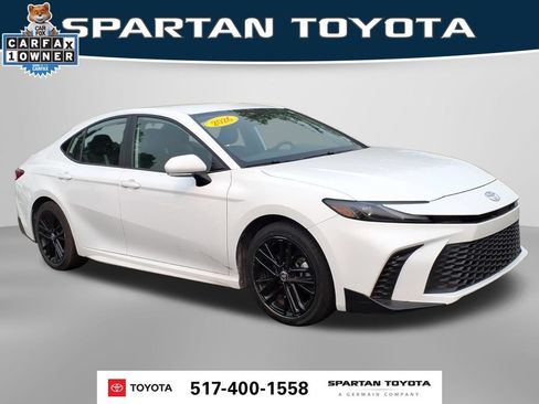 Used 2026 Toyota Camry SE FWD image 4