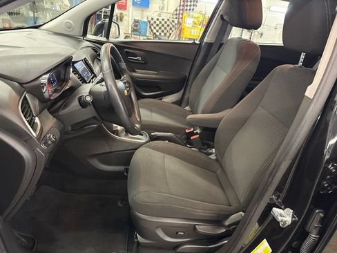 Used 2020 Chevrolet Trax LS FWD image 11