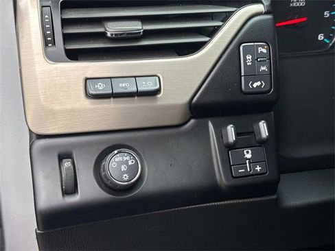 Used 2018 GMC Yukon Denali image 32