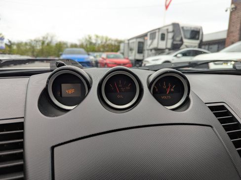 Used 2006 Nissan 350Z Touring RWD image 20