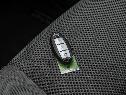 Used 2021 Nissan Frontier SV w/ Midnight Edition Floor Mats image 58