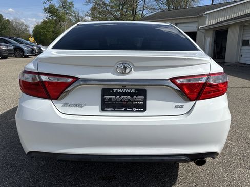 Used 2016 Toyota Camry SE FWD image 5