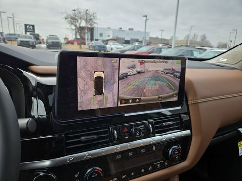 New 2026 Nissan Pathfinder Platinum image 25