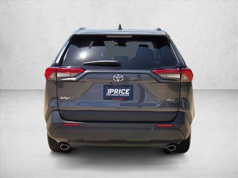 Used 2025 Toyota RAV4 XLE FWD image 7