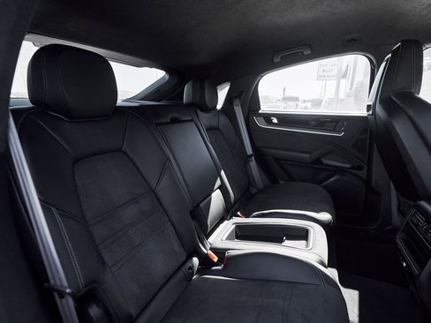 Used 2024 Porsche Cayenne Turbo GT image 44