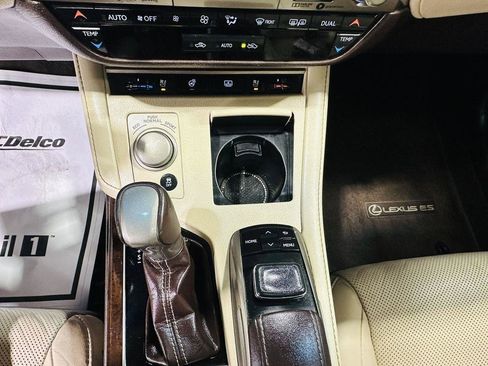 Used 2018 Lexus ES 350 w/ Luxury Package w/Wood Trim FWD image 17