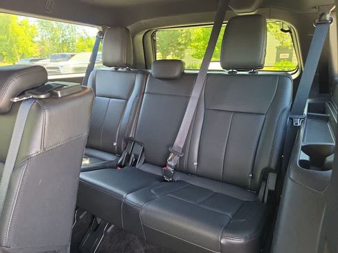 Used 2018 Ford Expedition Max XLT w/ Equipment Group 202A AWD/4WD image 23