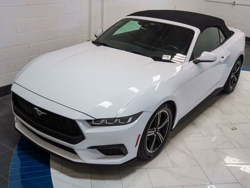 Used 2025 Ford Mustang Premium RWD image 33