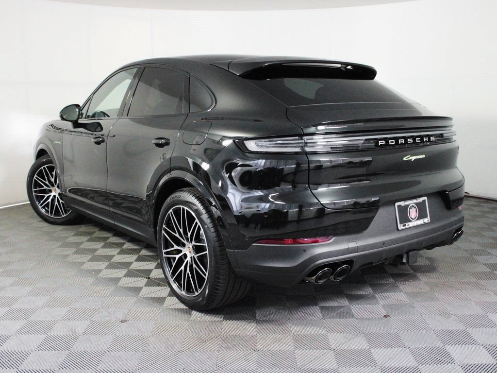 Certified 2026 Porsche Cayenne E-Hybrid Coupe AWD/4WD image 3