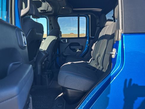 Certified 2024 Jeep Gladiator Rubicon w/ Convenience Group image 10