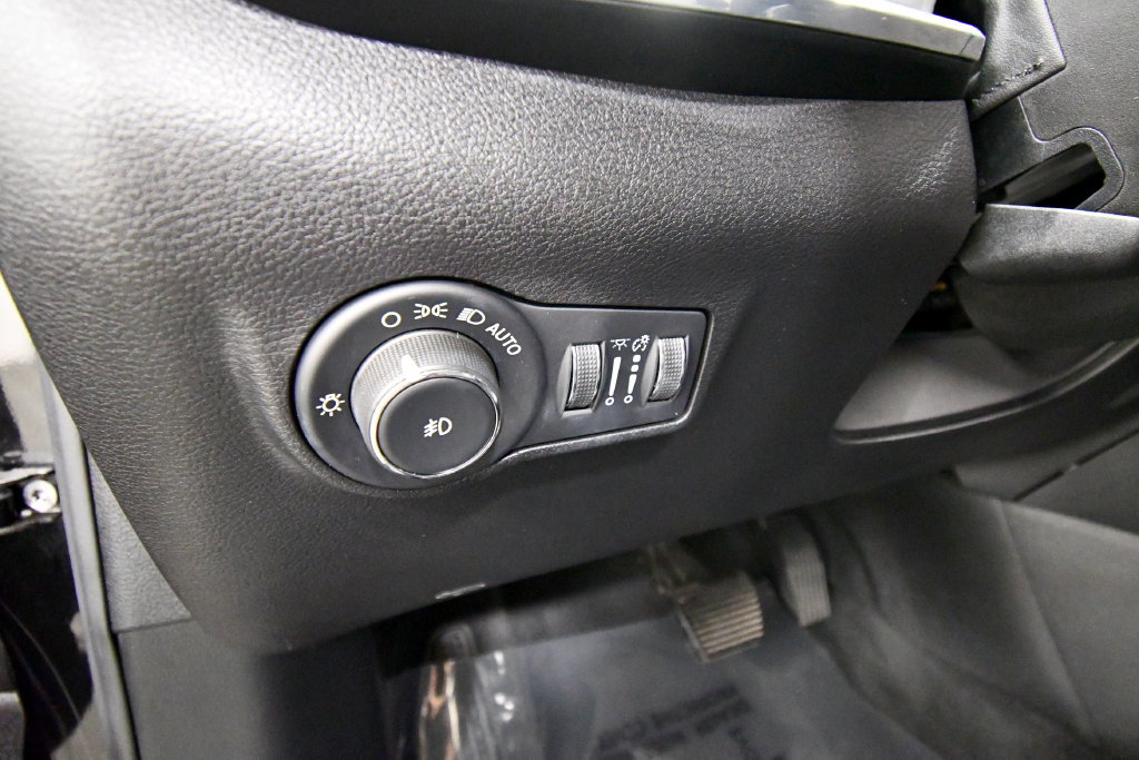Used 2022 Jeep Compass Limited AWD/4WD image 19