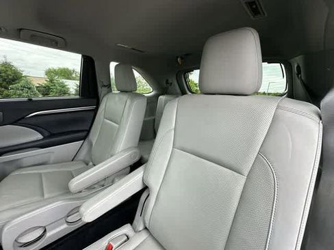 Used 2016 Toyota Highlander Limited AWD/4WD image 18