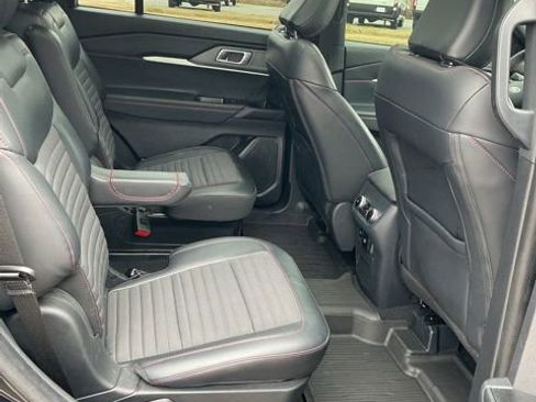 Used 2025 Ford Explorer ST-Line w/ Premium Package image 11