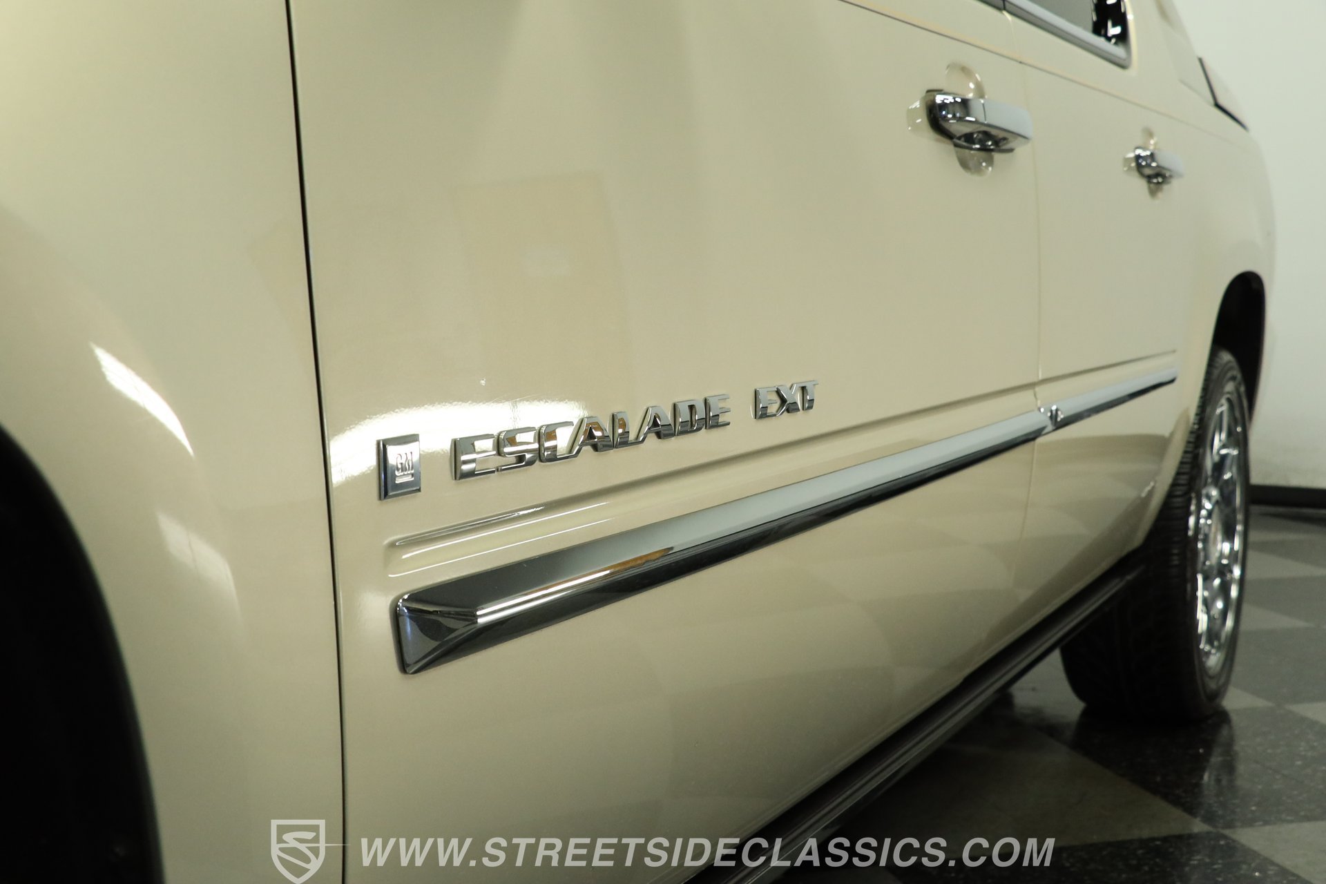 Used 2007 Cadillac Escalade EXT w/ Information Package AWD/4WD image 22