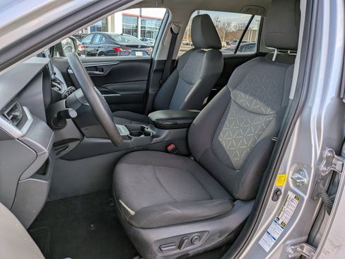 Used 2021 Toyota RAV4 XLE image 14