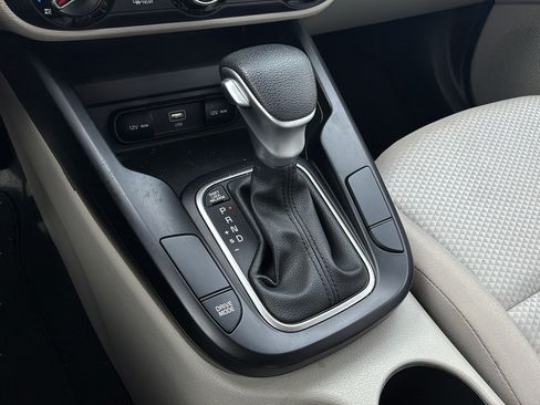 Used 2023 Kia Soul LX w/ LX Technology Package FWD image 24