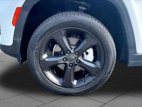 Used 2022 Jeep Grand Cherokee Limited RWD image 11