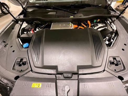 Used 2024 Audi Q8 e-tron Premium Plus w/ Premium Plus Package image 10