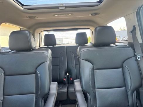 Used 2020 GMC Acadia SLT AWD/4WD image 12