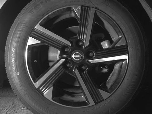 Used 2025 Nissan Sentra SV FWD image 13