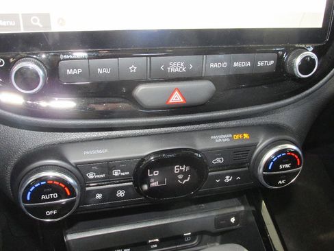 Used 2025 Kia Soul EX image 24