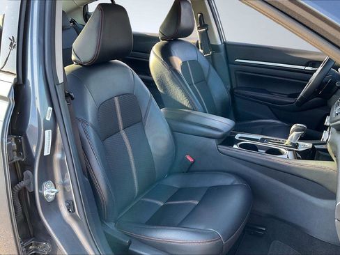 Certified 2025 Nissan Altima 2.5 SR image 8