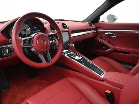 Certified 2025 Porsche 718 Cayman RWD image 4