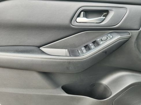 Used 2024 Nissan Rogue SV FWD image 17