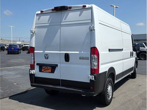 Used 2025 RAM ProMaster 2500 w/ Convenience Group FWD image 14