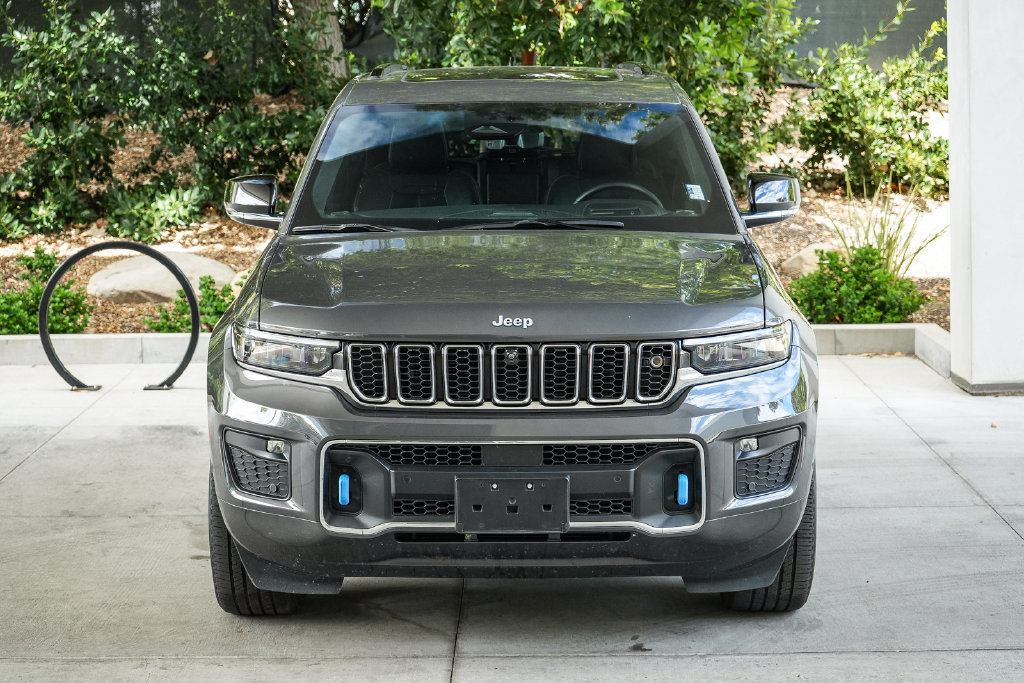 Used 2023 Jeep Grand Cherokee Overland w/ Advanced Protech Group III AWD/4WD image 2