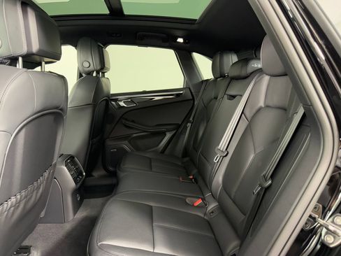 Certified 2026 Porsche Macan AWD/4WD image 22