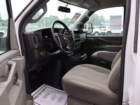 Used 2019 Chevrolet Express 3500 Extended w/ Driver Convenience Package RWD image 8