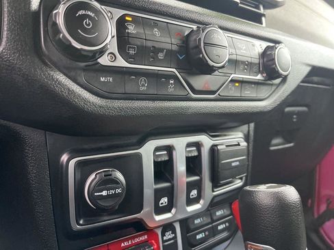 Used 2024 Jeep Wrangler Willys image 18