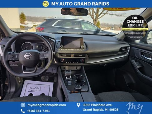 Used 2025 Nissan Rogue SV image 12