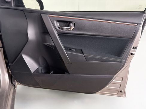 Used 2015 Toyota Corolla LE FWD image 30
