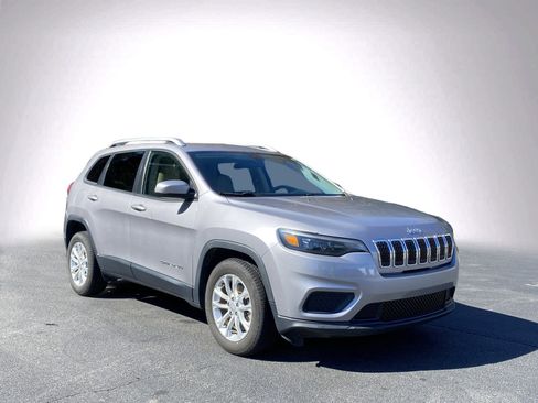 Used 2020 Jeep Cherokee Latitude w/ Cold Weather Group image 2