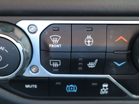 Used 2025 Jeep Wrangler Unlimited Rubicon 4xe w/ Safety Group AWD/4WD image 23
