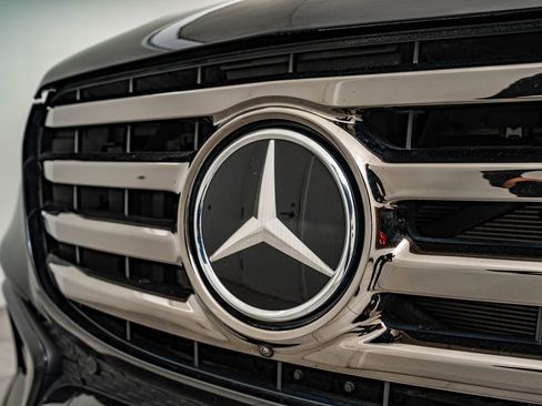 Used 2024 Mercedes-Benz GLS 450 4MATIC image 12