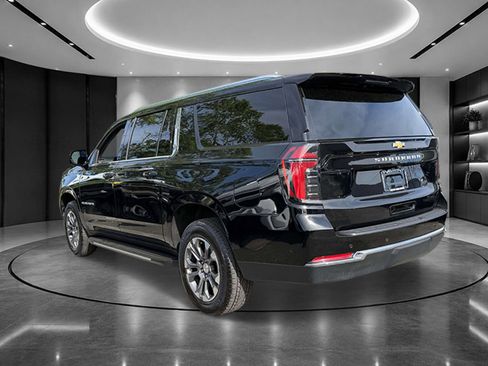Certified 2025 Chevrolet Suburban LS AWD/4WD image 4